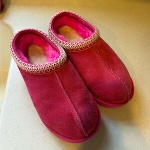 Ugg Fushia Tasman Slippers - Women size 8